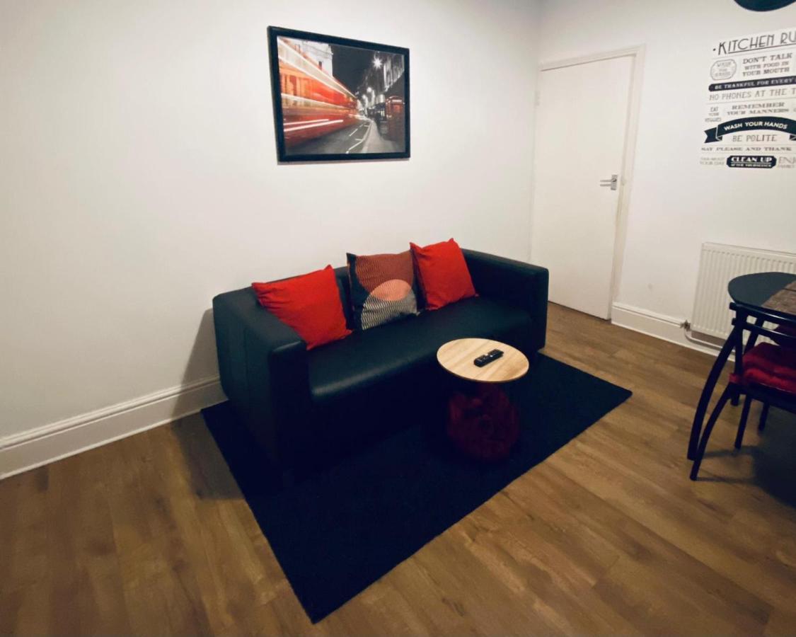 Large 4 Bedroom Home - Coventry City Centre Bagian luar foto