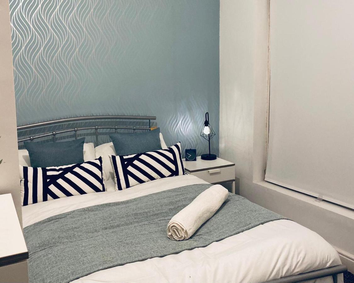 Large 4 Bedroom Home - Coventry City Centre Bagian luar foto