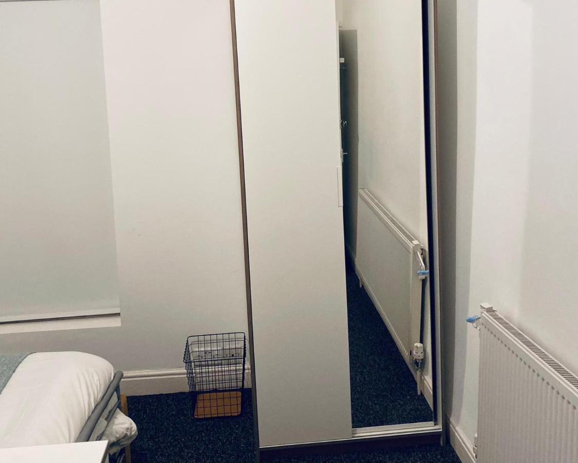 Large 4 Bedroom Home - Coventry City Centre Bagian luar foto