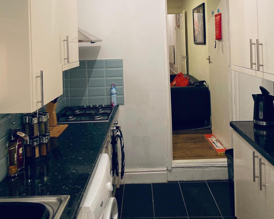 Large 4 Bedroom Home - Coventry City Centre Bagian luar foto