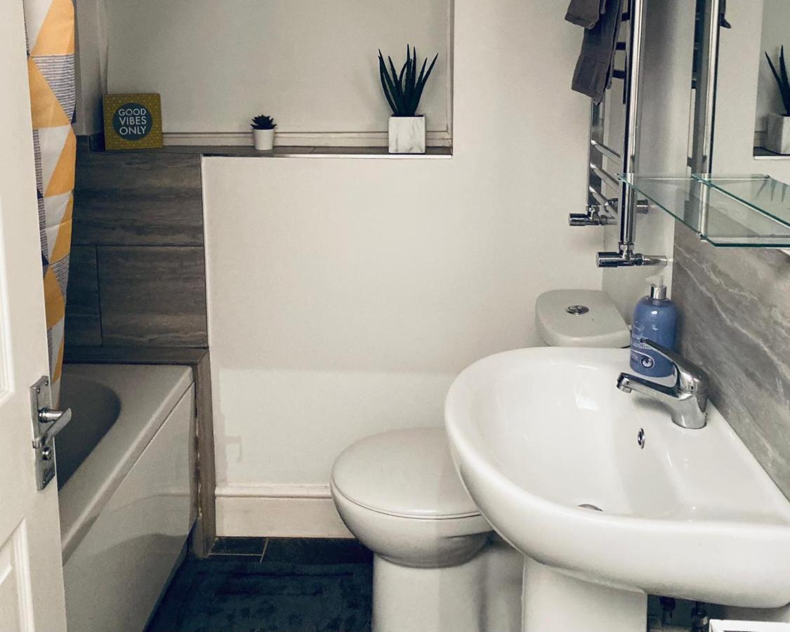 Large 4 Bedroom Home - Coventry City Centre Bagian luar foto